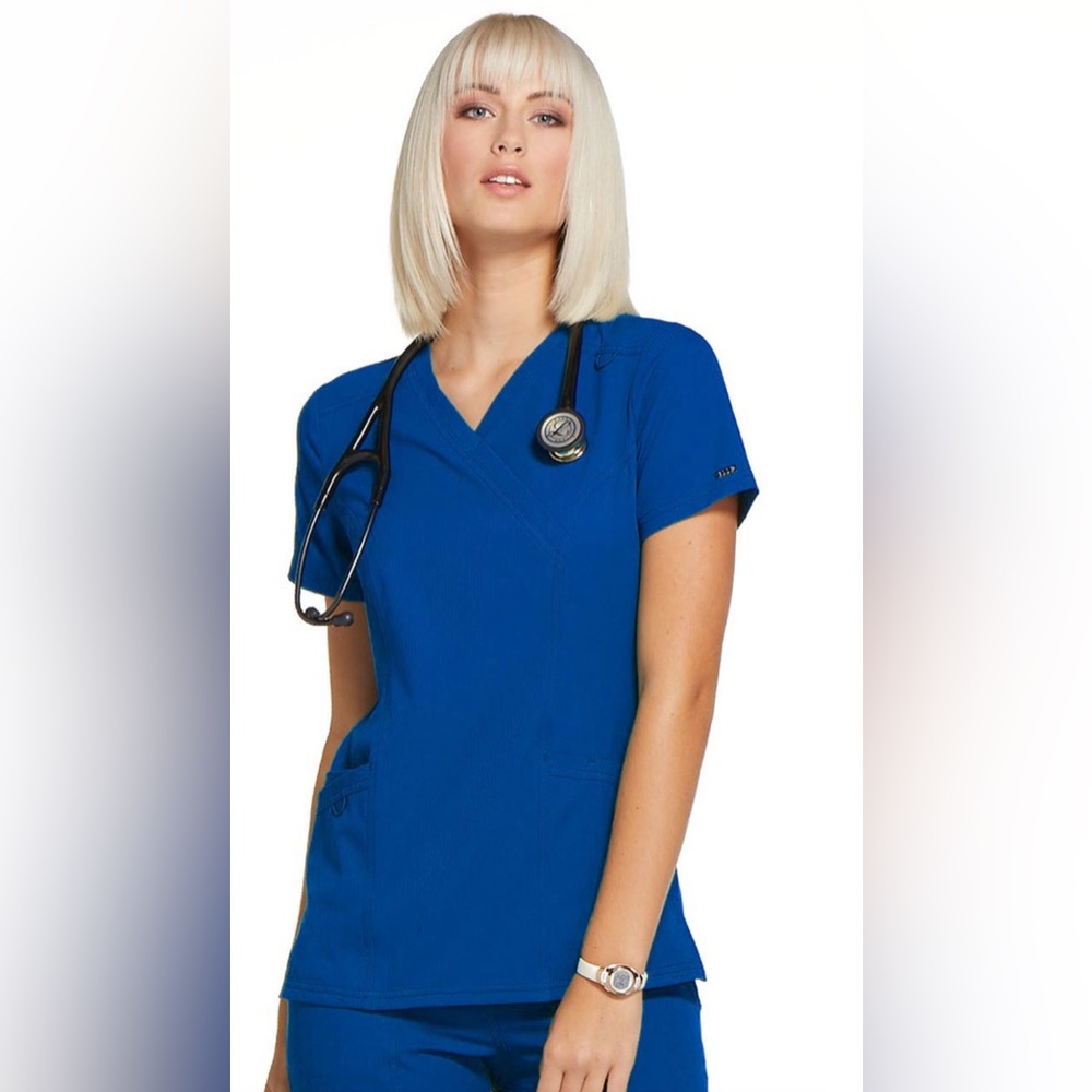 Elle scrub top